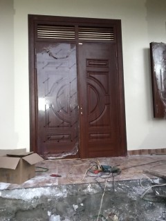 Lắp đặt cửa thép vân gỗ Koffmann nhà chú Thủy ở xã Quảng Phong, Ba Đồn